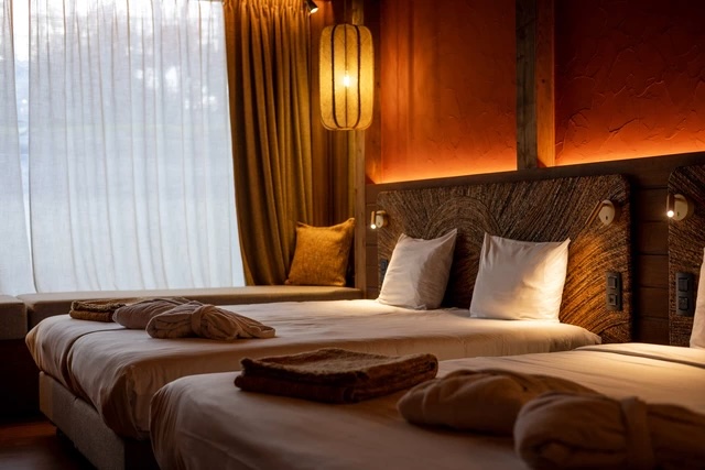 hotel edenya riverside sur pilotis sous la derre geante à Pairi Daiza